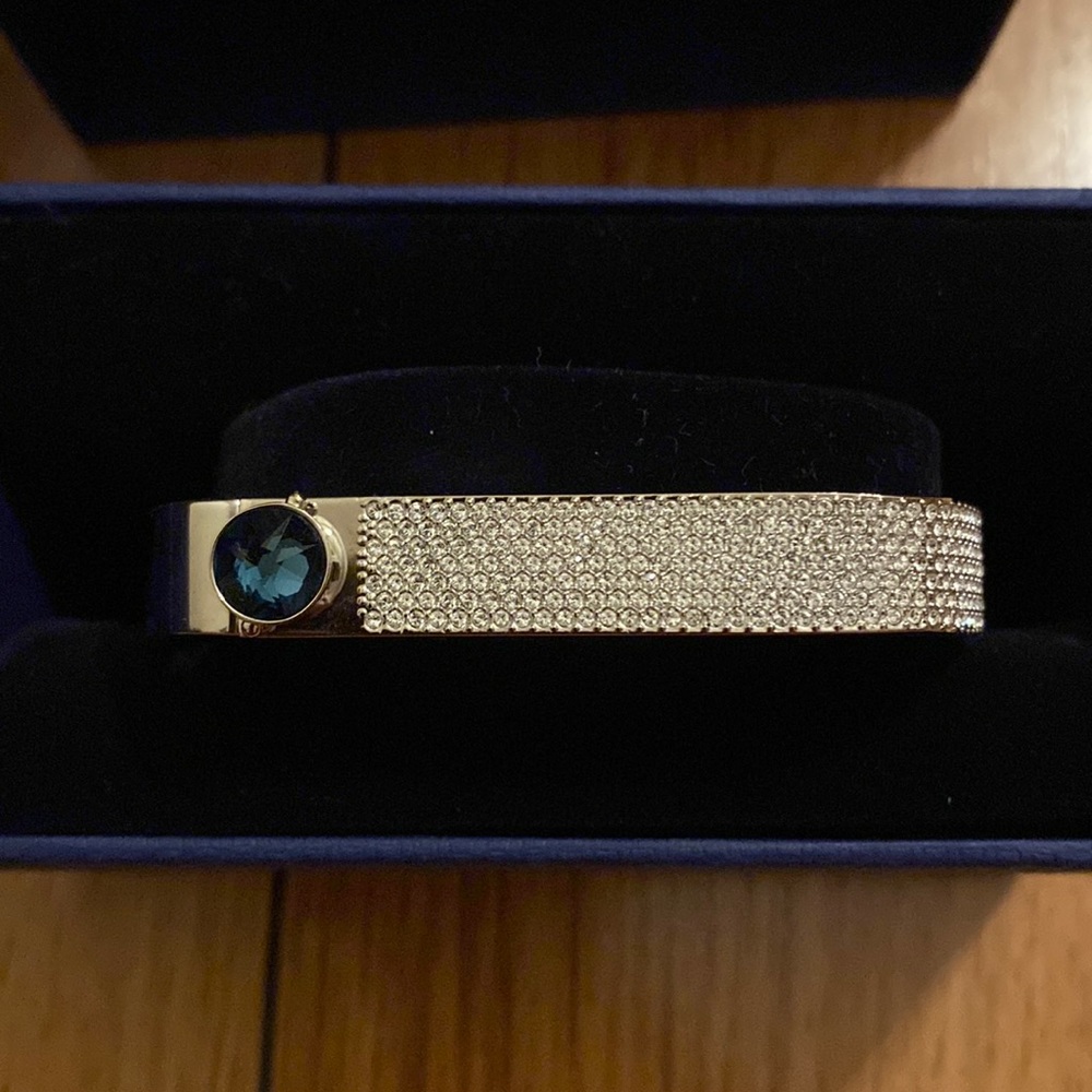 Swarovski forward bangle mint/cry/pds m size 6x4.6 cm